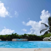 Location-villa-standing-de-luxe-avec-vue-sur-piscine-nuit-5-chambres-grande-famille--Maison-luxueuse-villa-magar-Le-Gosier---Grande-Terre---Guadeloupe---plage-de-petit-havre-et-Sainte-Anne